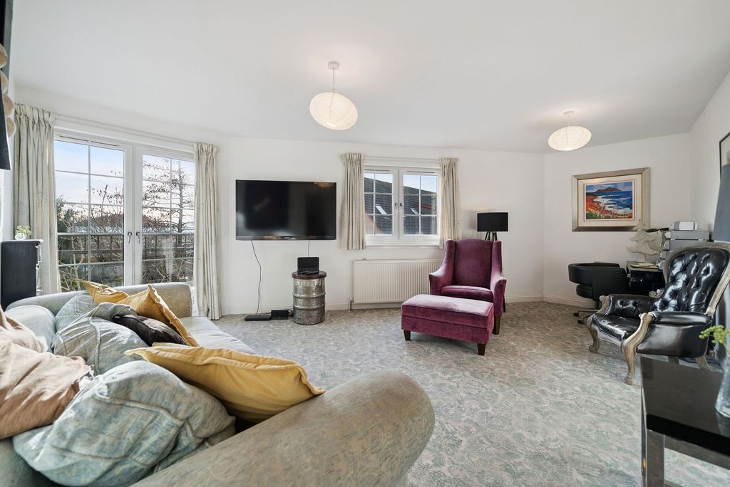 Additional image 3 of 2 bed flat for saleFlat 2 Whinbrae Court, Helensburgh G84