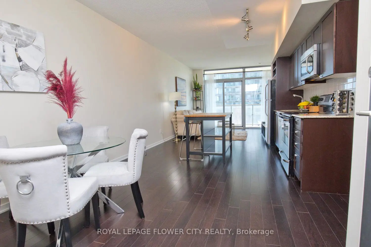 Additional image 11 of 105 The Queensway Avenue 415