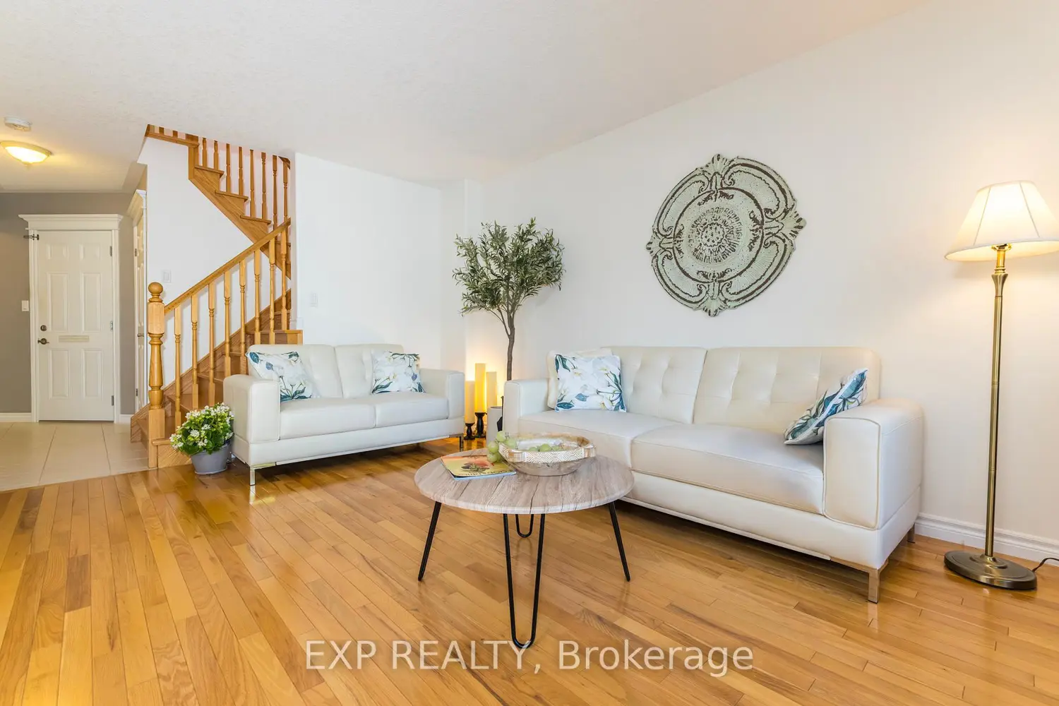 105 Hampson Crescent photo 2