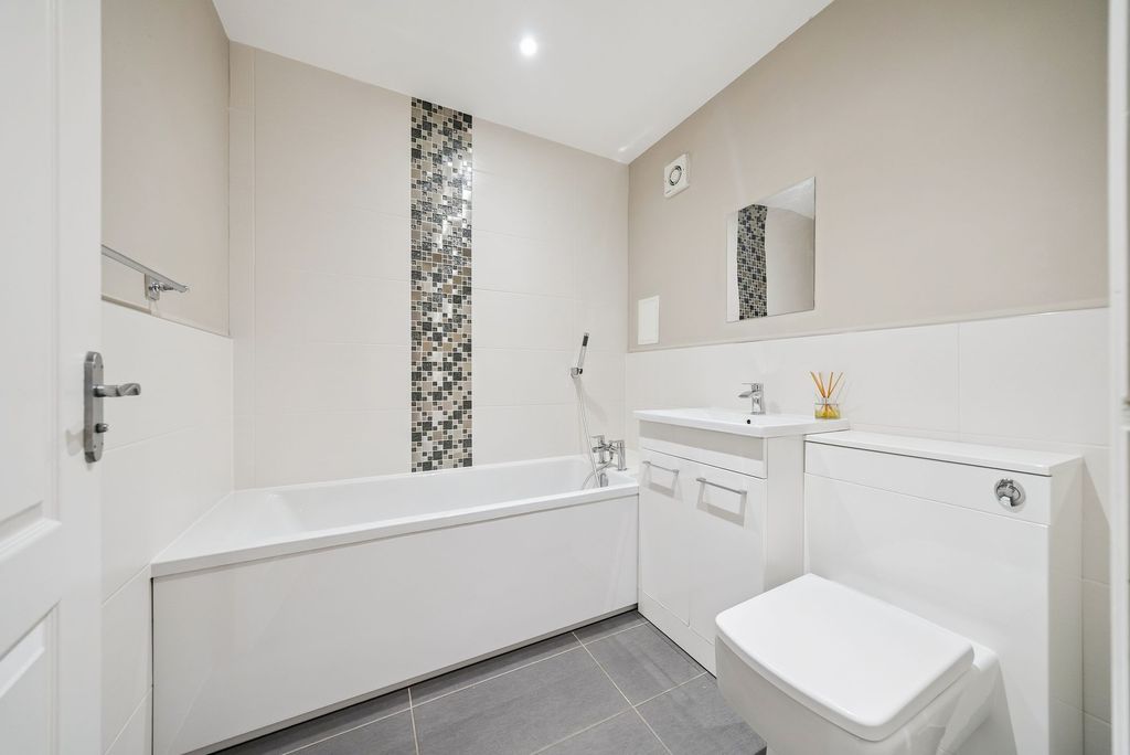 Additional image 18 of 2 bed flat for saleFlat 11, 1 Braid Avenue, Cardross G82