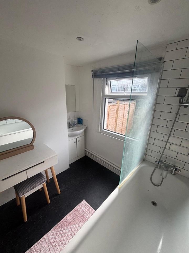 Additional image 5 of 1 Bed Flat, Battersea Bridge Road, SW11, N1 7GU