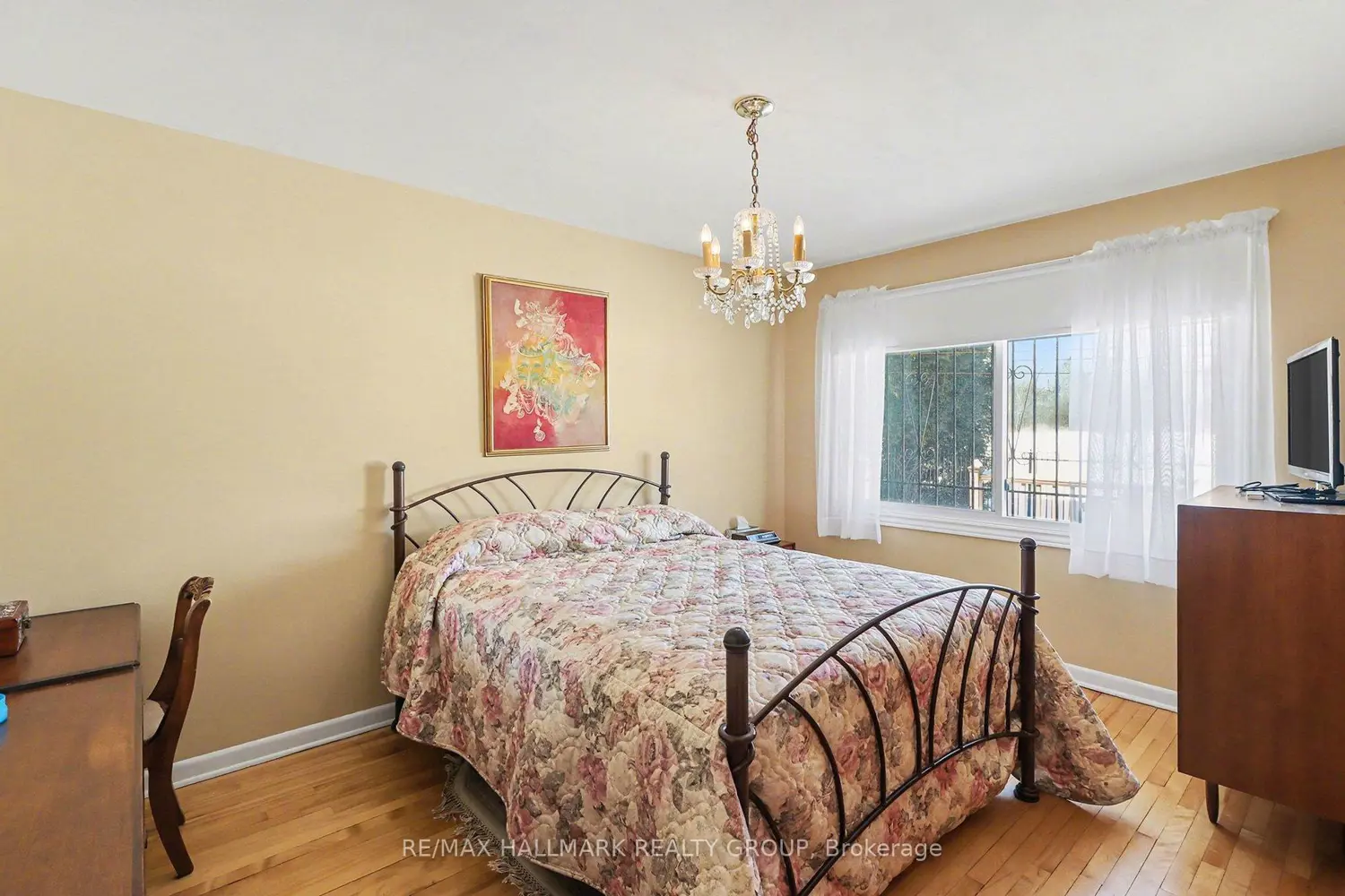 Additional image 10 of 2004 Dorval Avenue