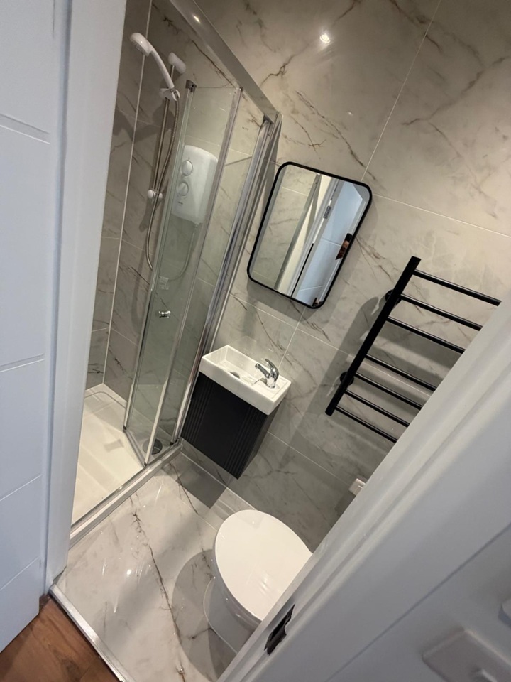 Additional image 6 of Studio Flat, Garfield Road, SW11, N1 7GU