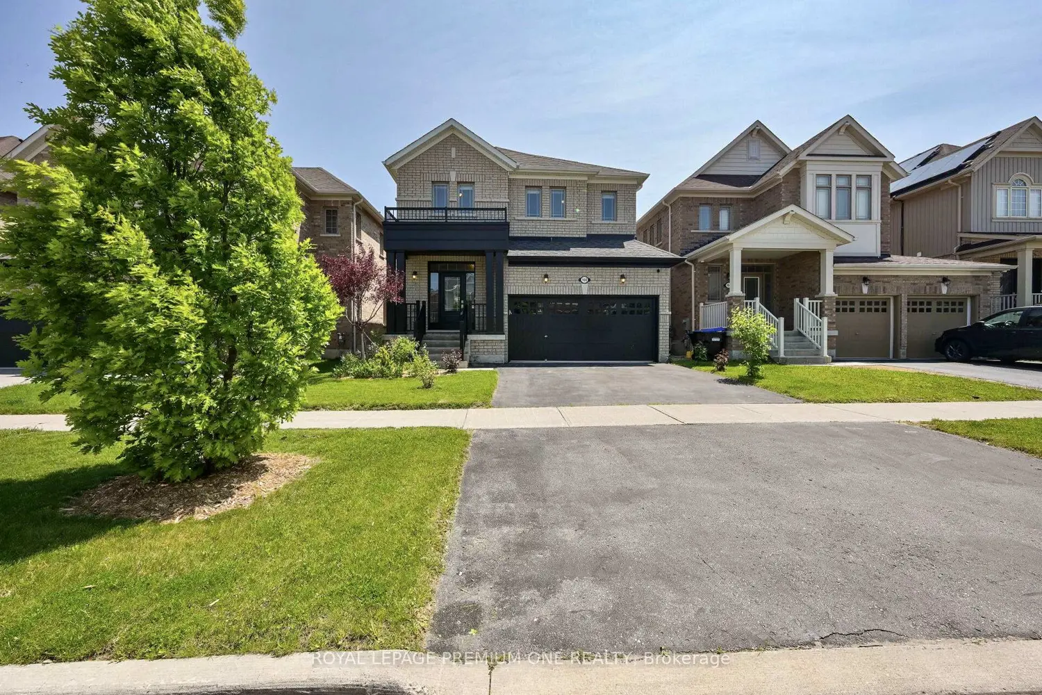166 Sharpe Crescent photo 2
