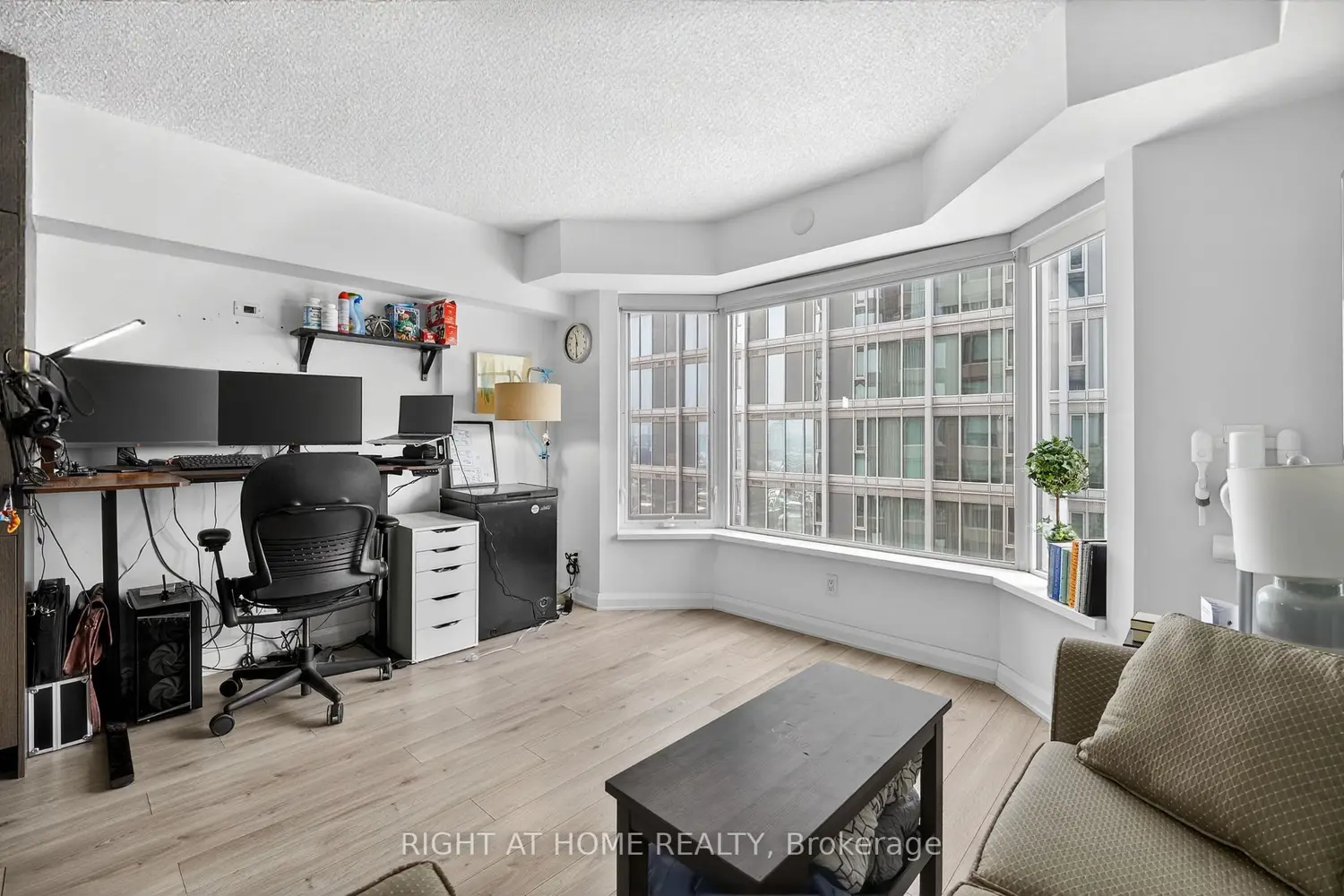 Additional image 10 of 155 Yorkville Avenue 2512