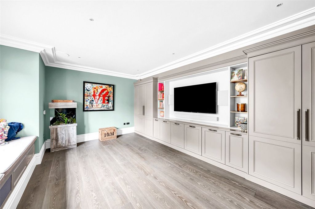 Additional image 15 of 9 bed detached house for saleStubbs Hill, Binfield, Bracknell, Berkshire RG42