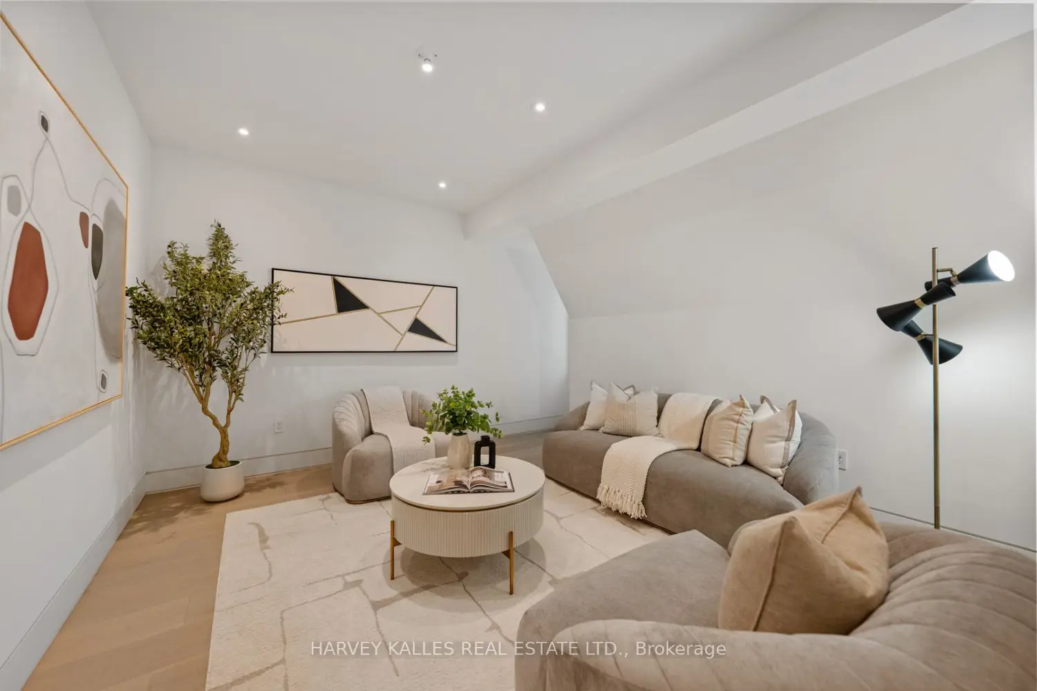 Additional image 10 of 335 Lytton Boulevard