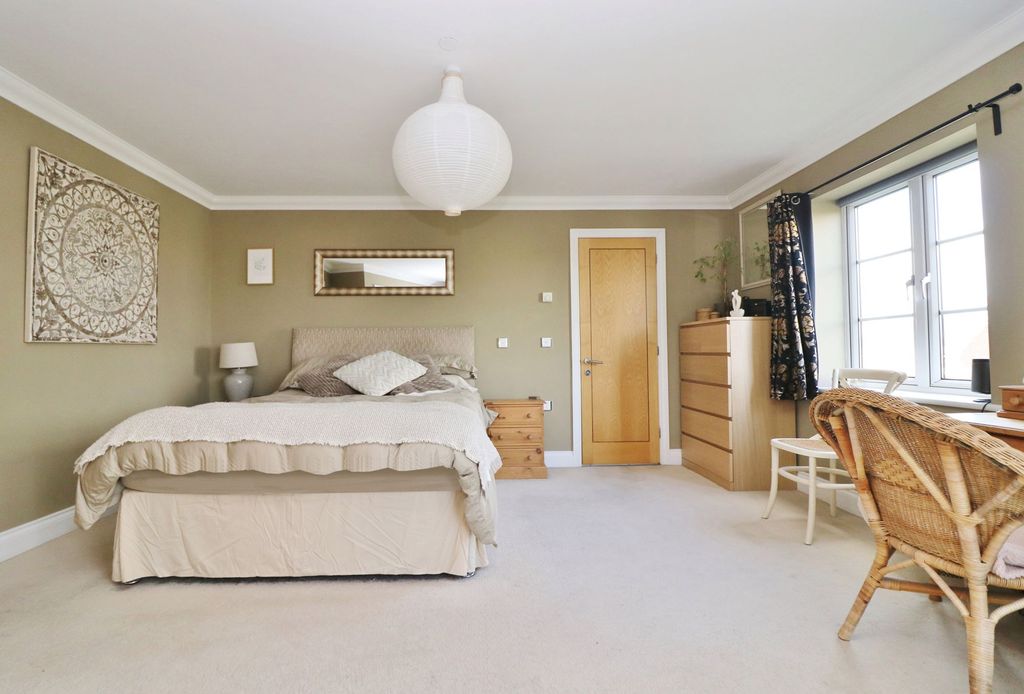 Additional image 13 of 3 bed flat for saleBotley Road, West End SO30