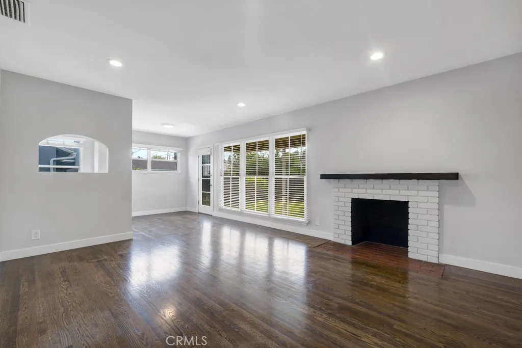 Additional image 7 of 18350 Lorne St, Reseda, CA 91335