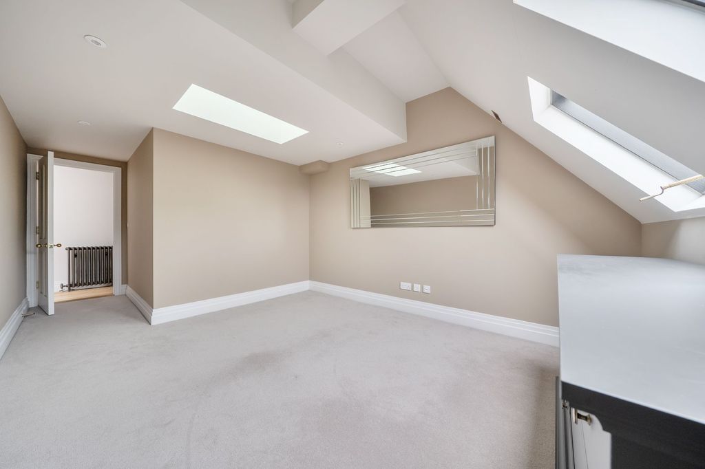 Additional image 8 of 2 bed flat for saleKings Drive, Midhurst GU29