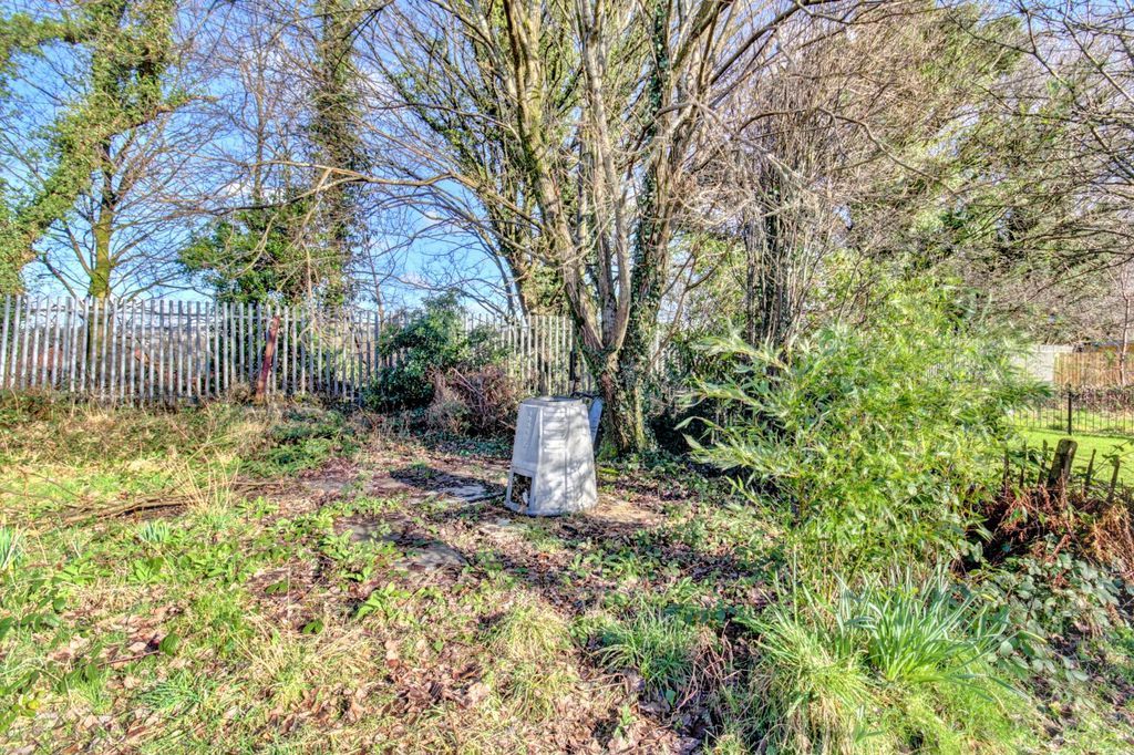 Additional image 7 of 2 bed flat for saleTontine Park, Renton G82