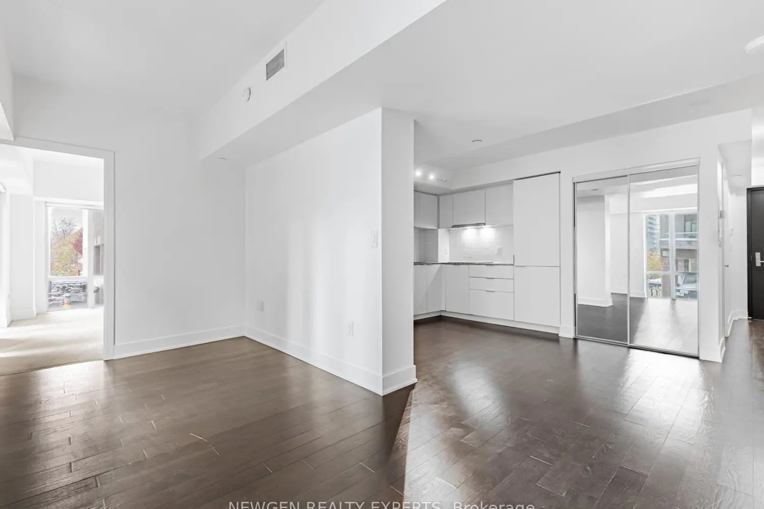 Additional image 13 of 955 Bay Street 208
