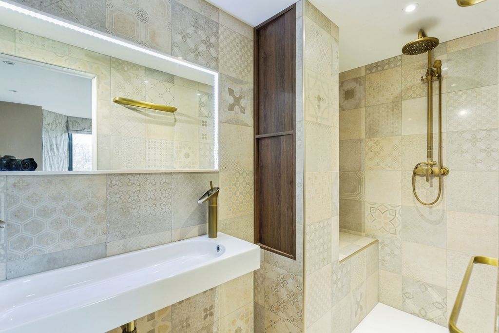 Additional image 15 of 4 bed detached house for saleCherry Tree Avenue, Haslemere, Surrey GU27