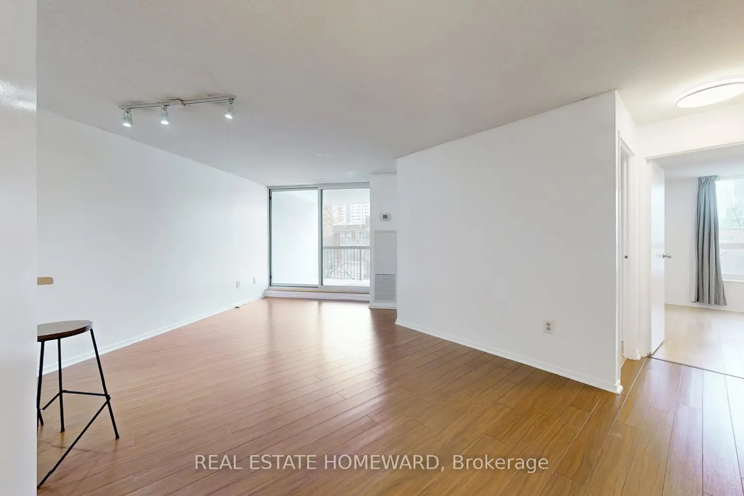 77 Maitland Place 623 photo 3