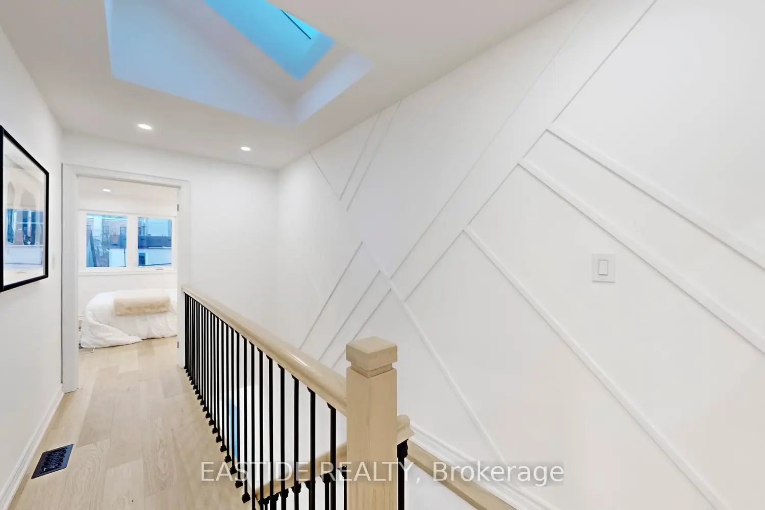 Additional image 9 of 202 Queensdale Avenue