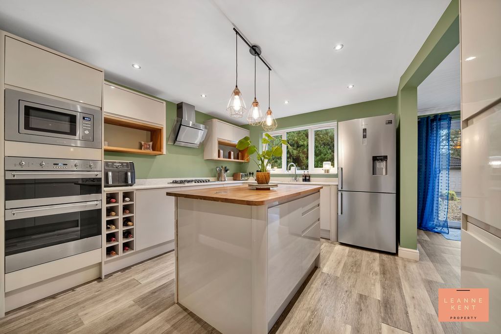 Additional image 3 of 4 bed detached house for saleClos Gwernydd, Caerphilly CF83