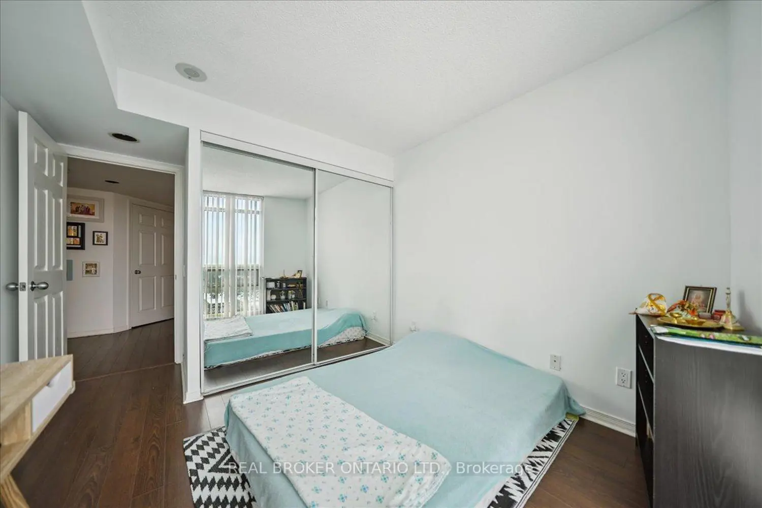 Additional image 12 of 28 Harrison Garden Boulevard 808