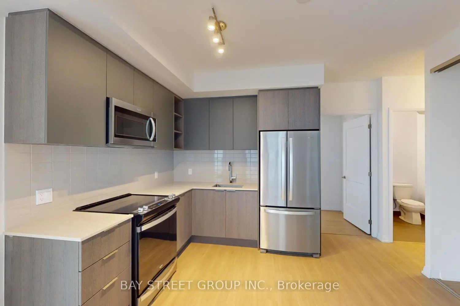 Additional image 5 of 50 Dunfield Avenue 817