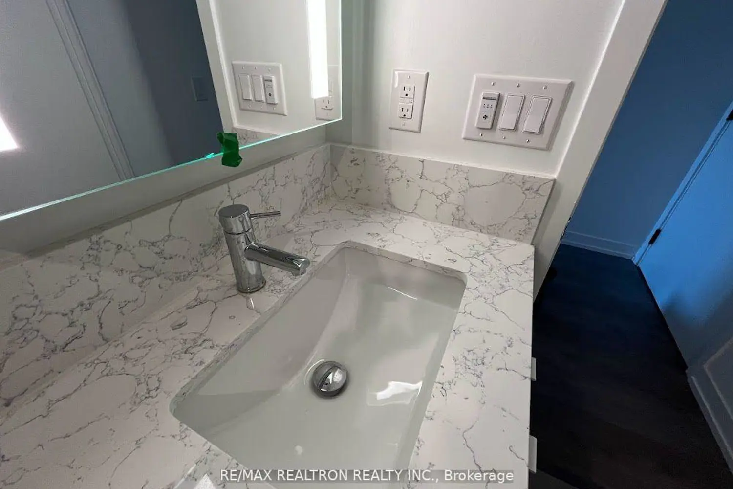 Additional image 2 of 270 Dufferin Street 619