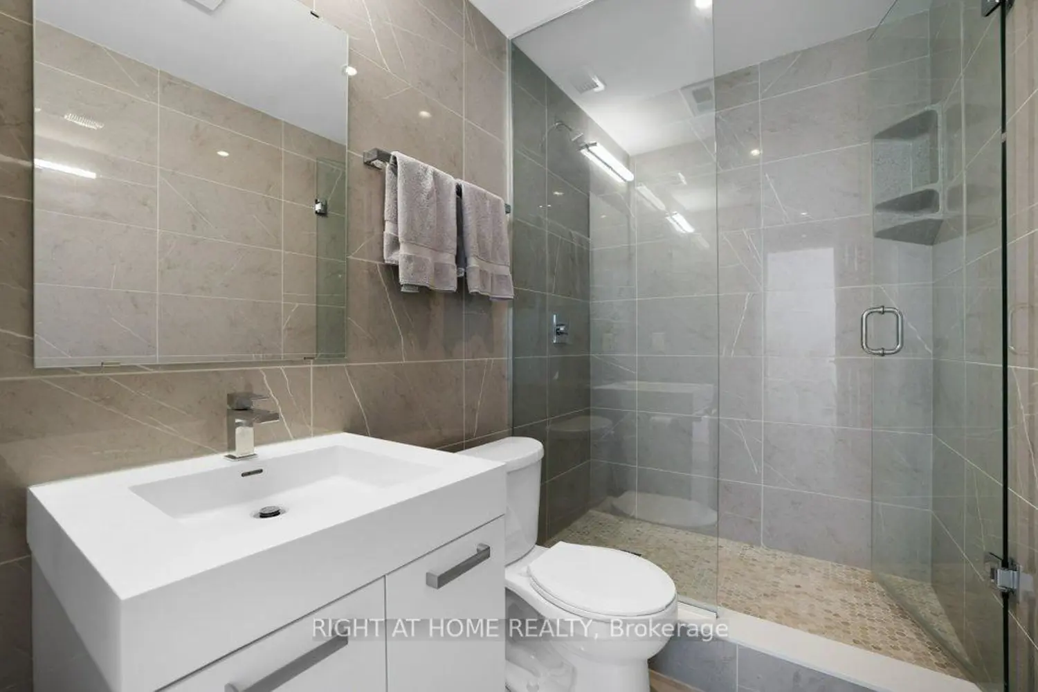 Additional image 2 of 203 Catherine Street 2002