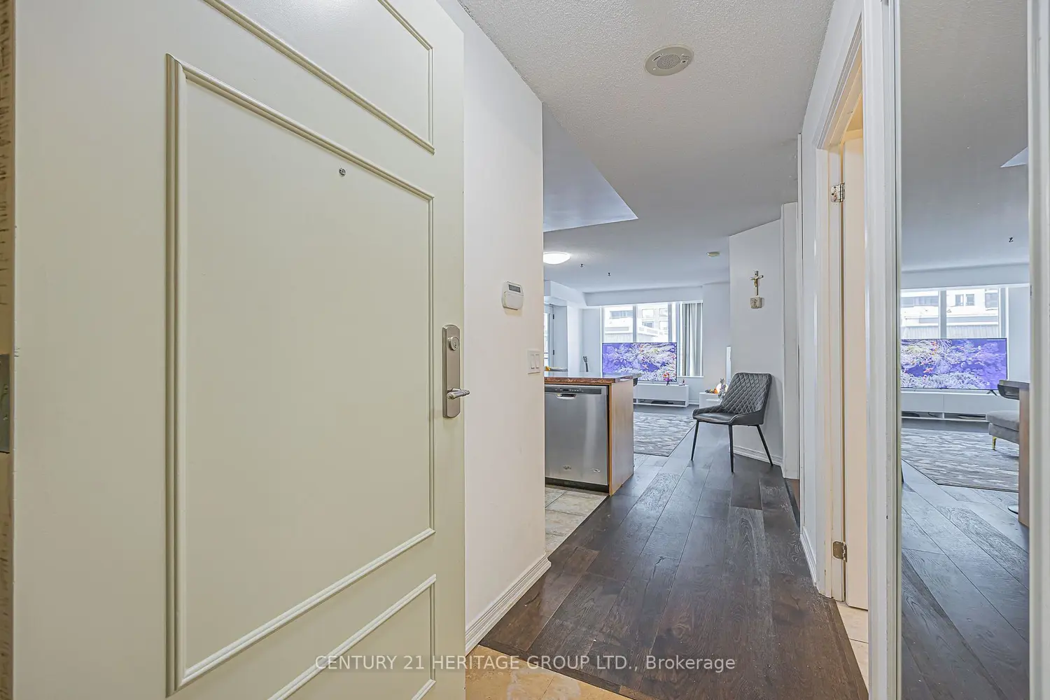 310 Red Maple Road 211 photo 4
