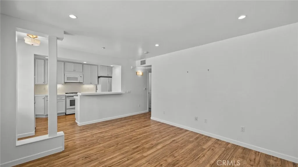 Additional image 12 of 114 Roycroft Ave Unit A, Long Beach, CA 90803