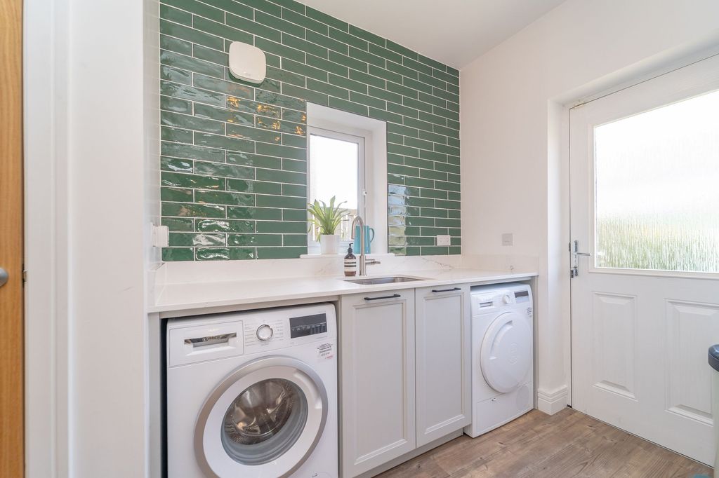 Additional image 8 of 5 bed detached house for sale26 West Cairn View, Murieston, Livingston EH54
