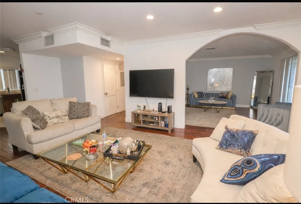 Additional image 7 of 13037 Moorpark St, Studio City, CA 91604