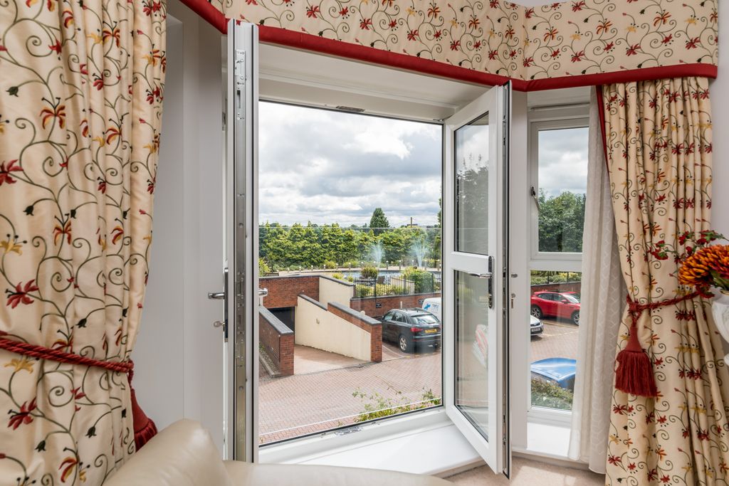 Additional image 8 of 3 bed flat for saleApartment 8, Royal Court Apartments, 60 - 66 Lichfield Road, Sutton Coldfield B74