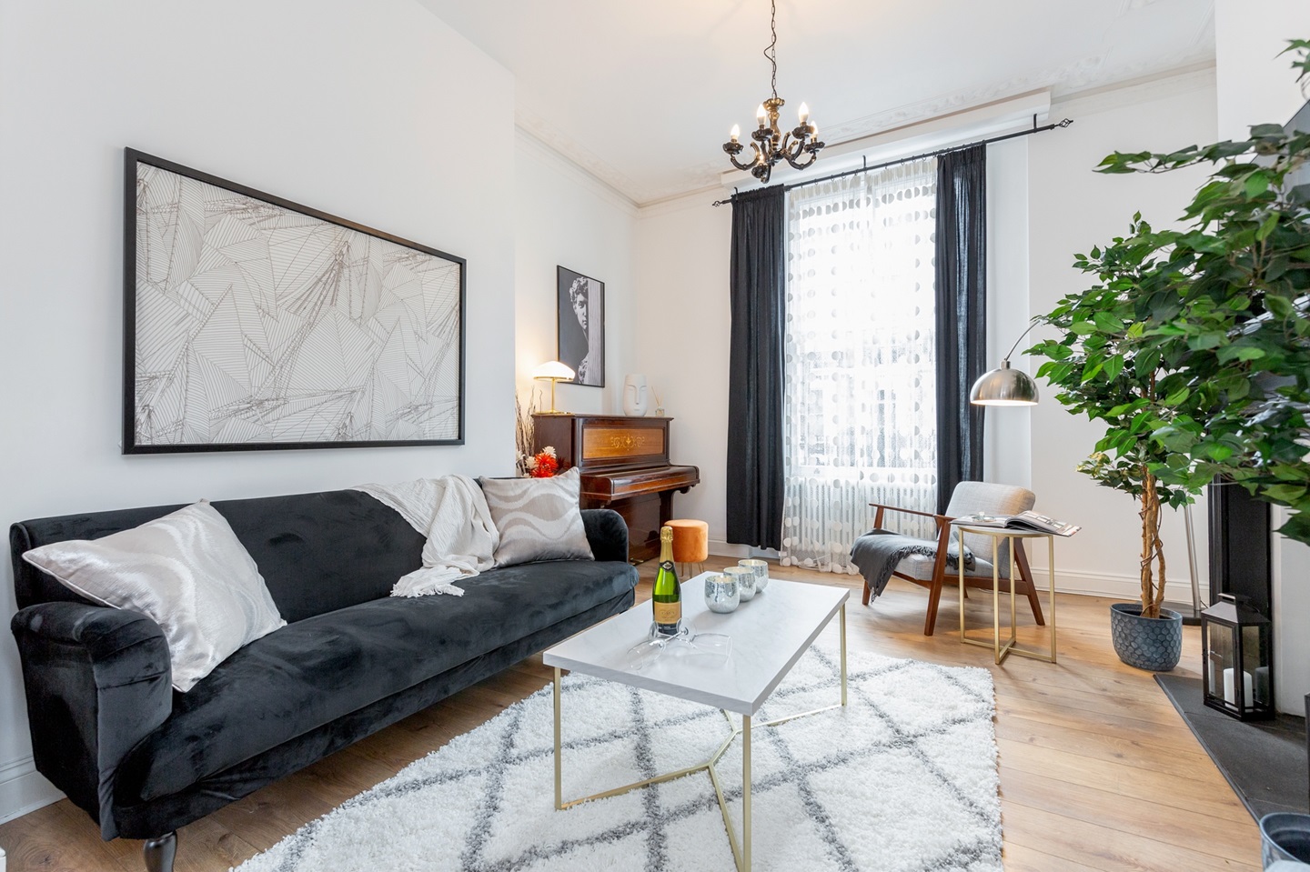 4 Bed Flat, Holland Road, W14, N1 7GU