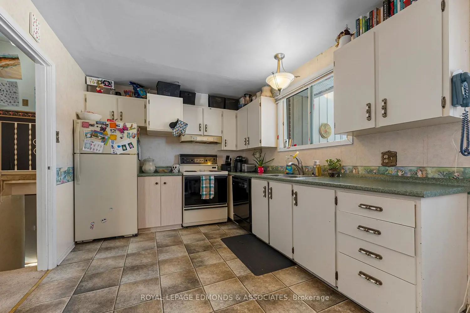 20 Maple Avenue photo 3