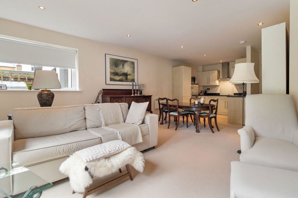 Additional image 8 of 2 bed flat for saleAlbert Road North, Great Malvern, Worcestershire WR14
