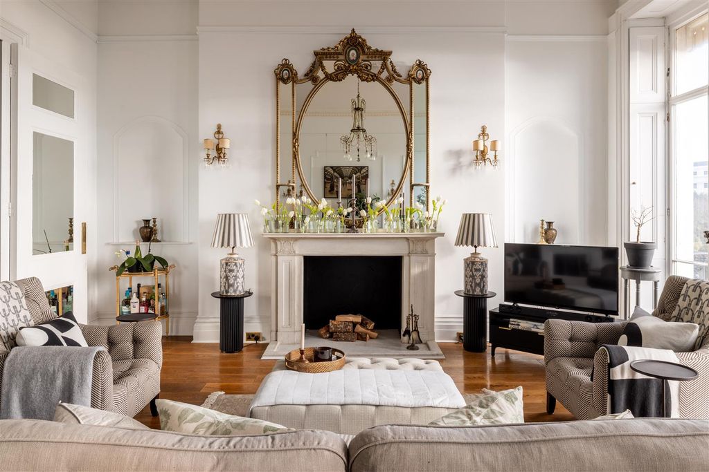 Additional image 4 of 2 bed flat for saleLewes Crescent, Brighton BN2