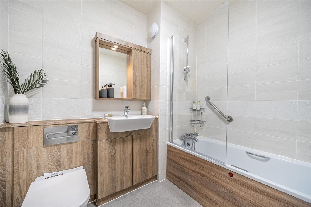 Additional image 11 of 1 bed flat for saleReedham Road, Burnham SL1