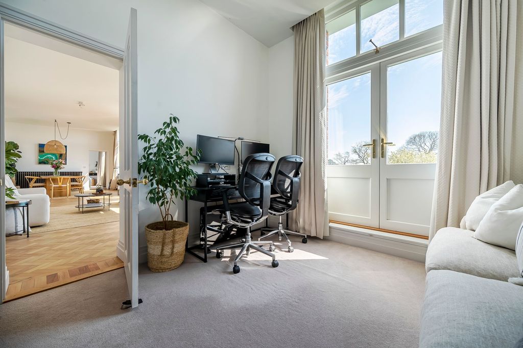 Additional image 11 of 2 bed flat for saleKings Drive, Midhurst GU29