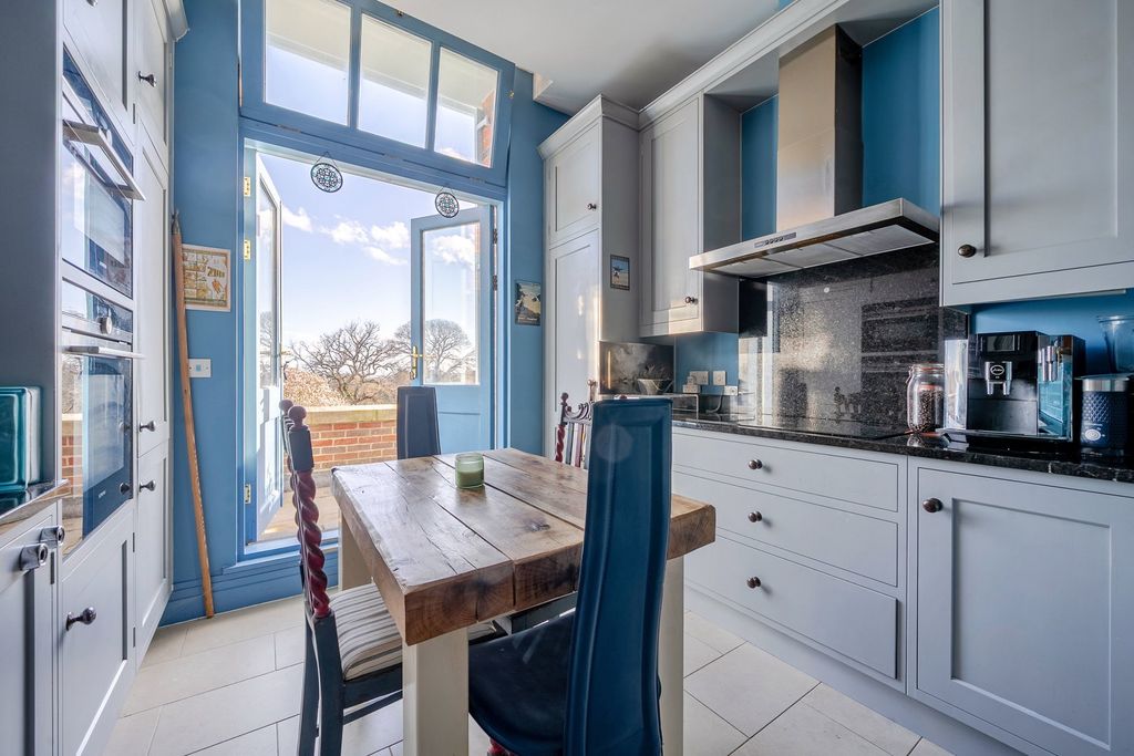 Additional image 14 of 2 bed flat for saleKings Drive, Midhurst GU29