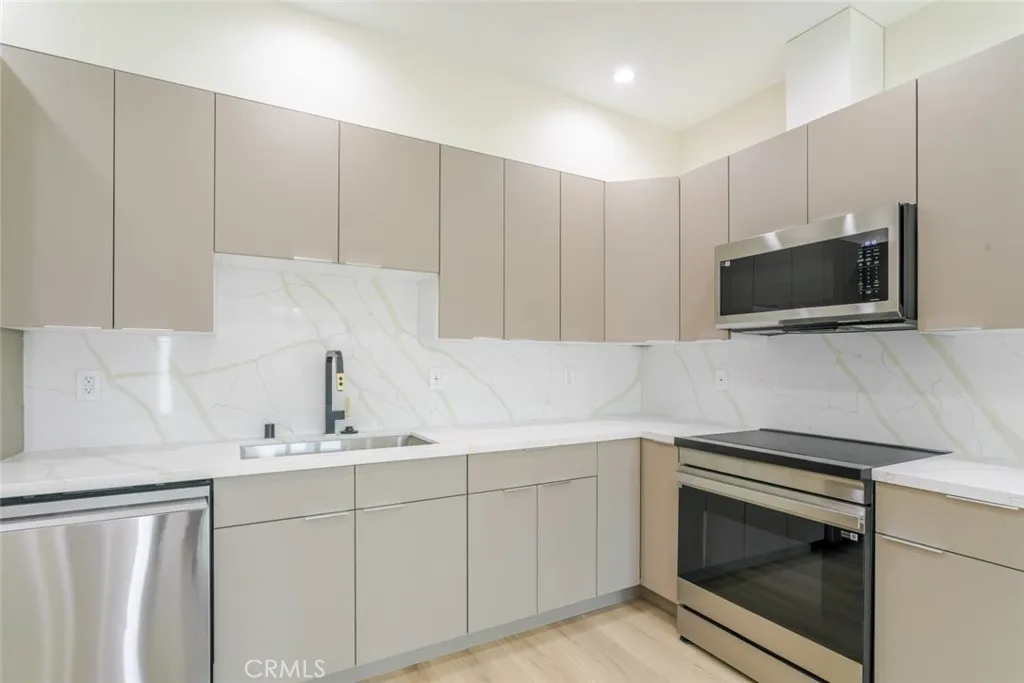 Additional image 28 of 11112 Emelita Street, North Hollywood, CA 91601