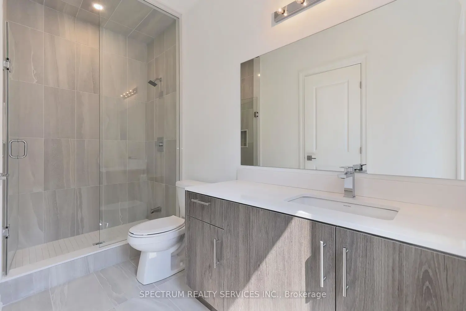 Additional image 11 of 19 Swamp Sparrow Court