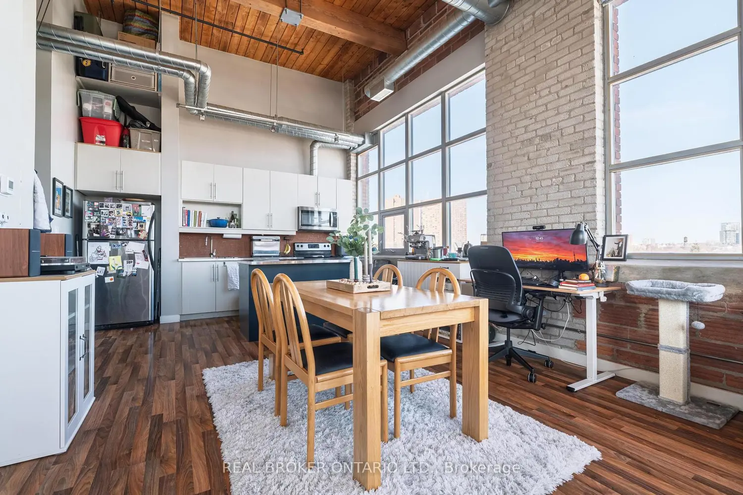 Additional image 16 of 2154 Dundas Street Ph3