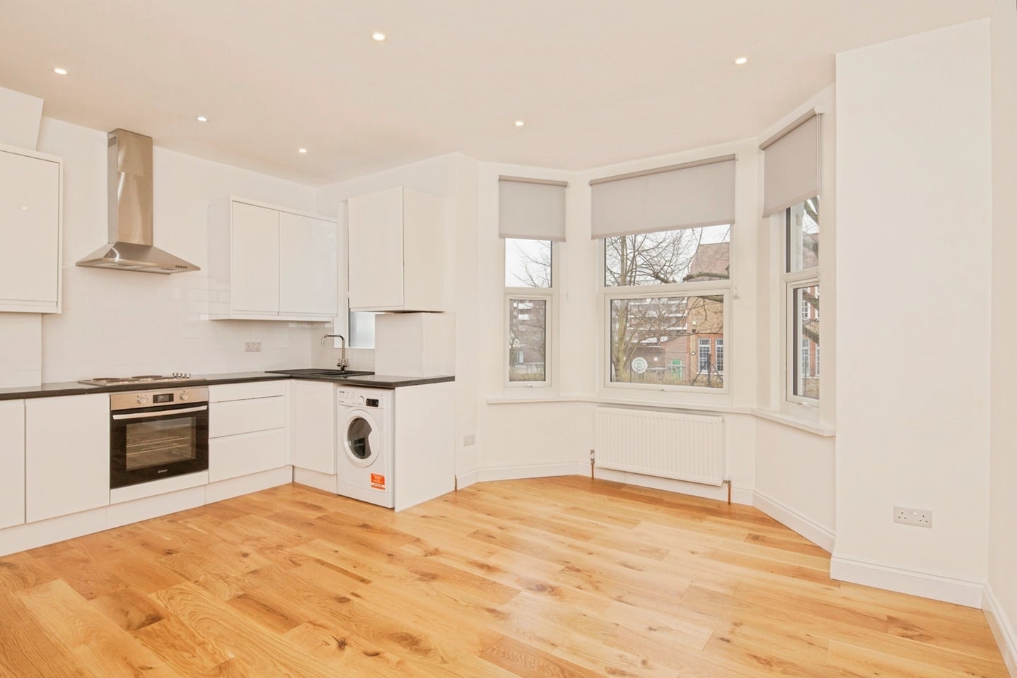 2 Bed Flat, Valmar Road, SE5, N1 7GU