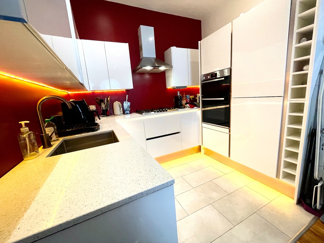 3 Bed Flat, Clapham, SW11, N1 7GU