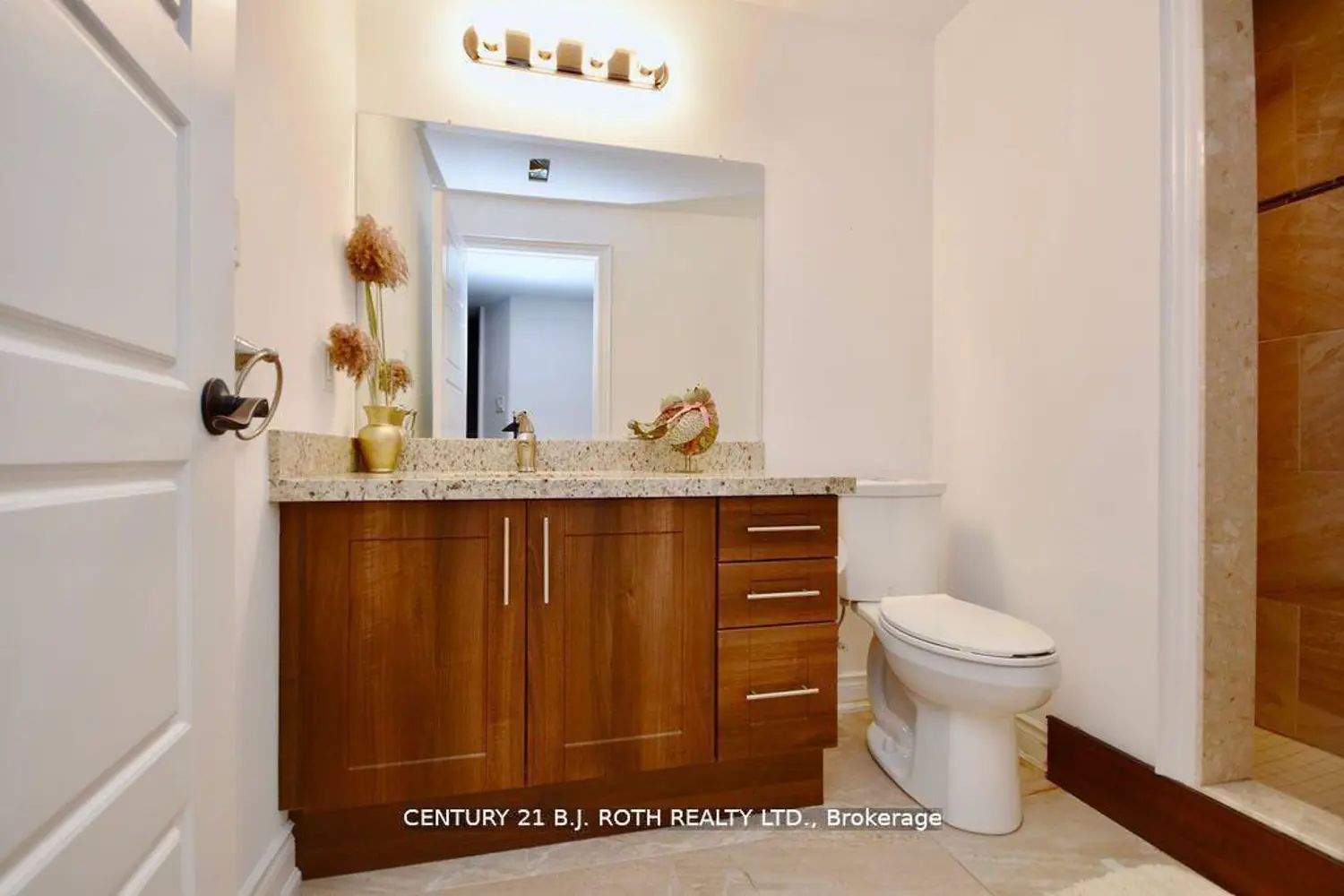 Additional image 16 of 1738 Wingrove Avenue