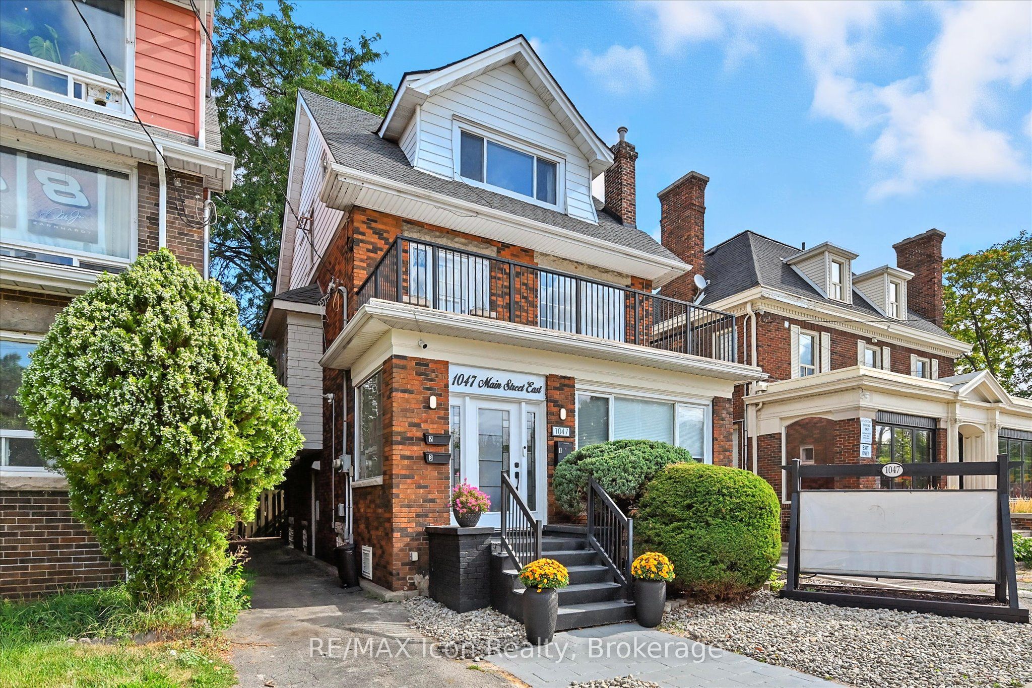 1047 Main Street E, Hamilton, ON, L8M 1N5