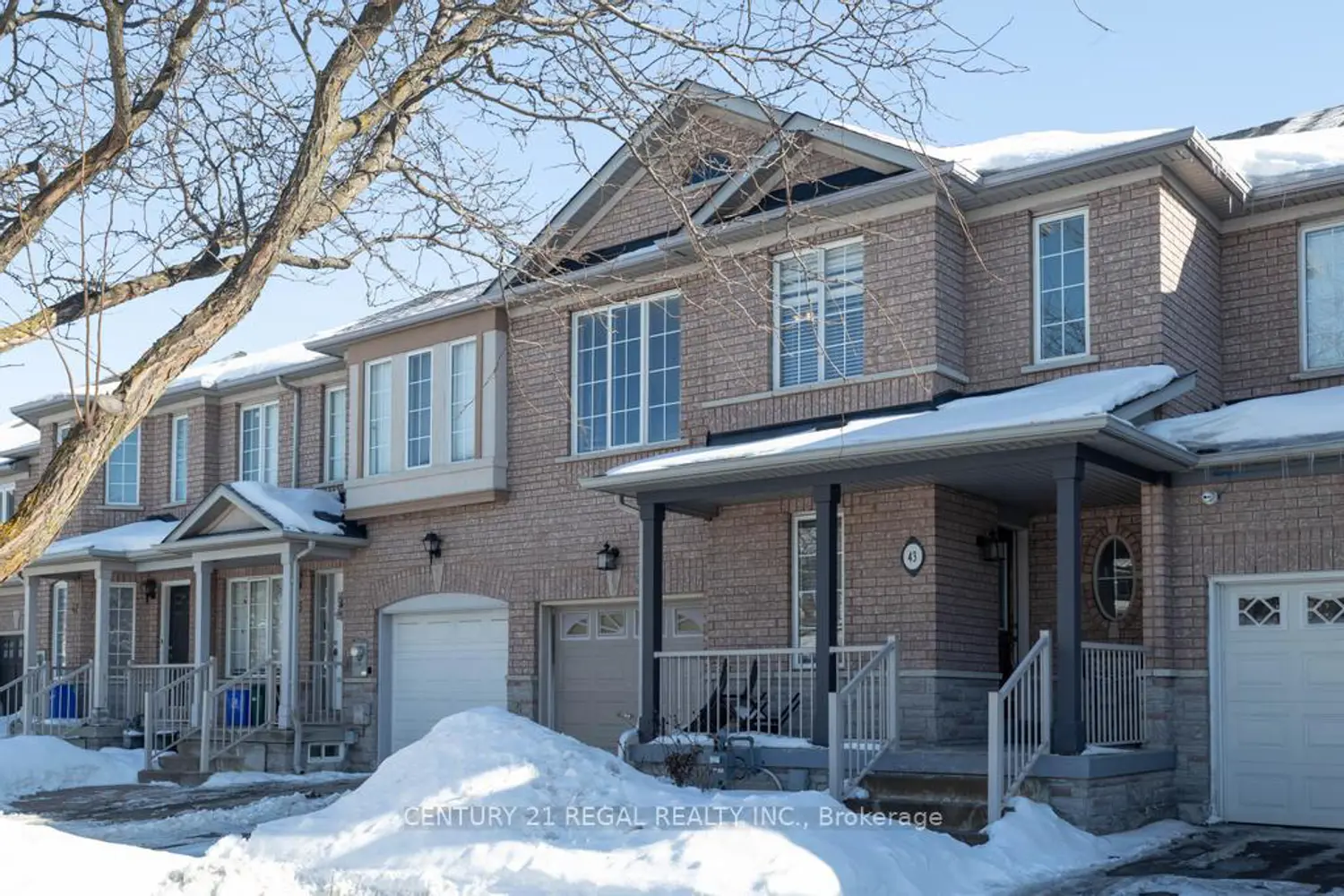 43 Waterton Crescent photo 3