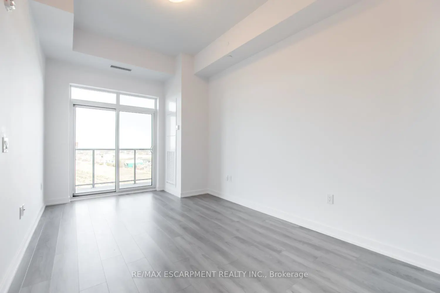 Additional image 10 of 5055 Greenlane Road 611