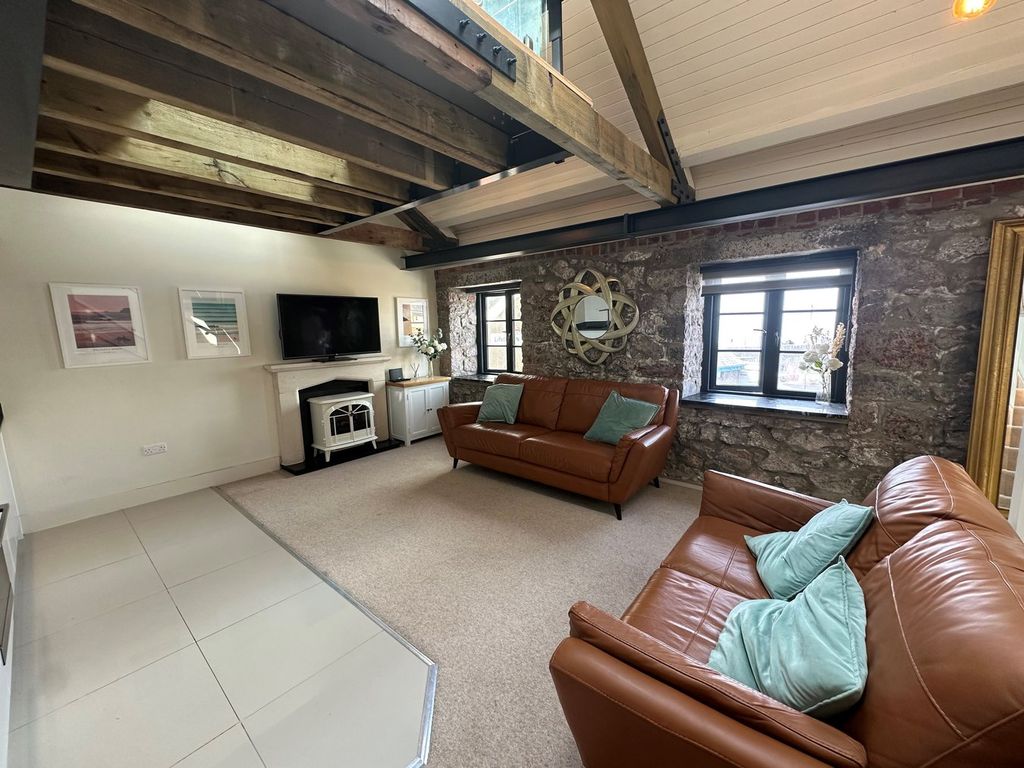 1 bed flat for saleThe Harbour, Porthcawl CF36 photo 4