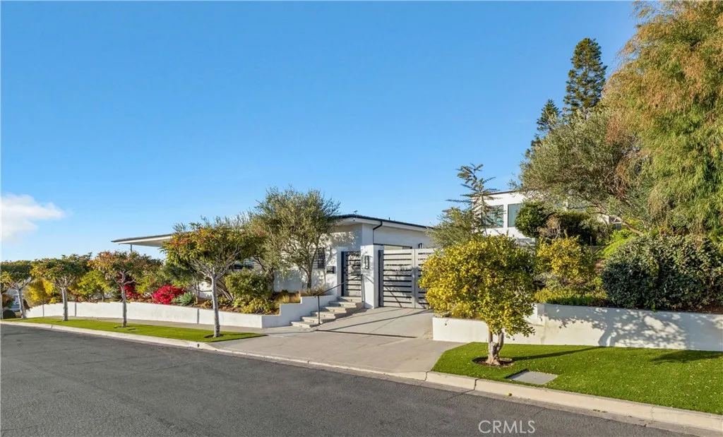 2720 Pebble Dr, Corona Del Mar, CA 92625