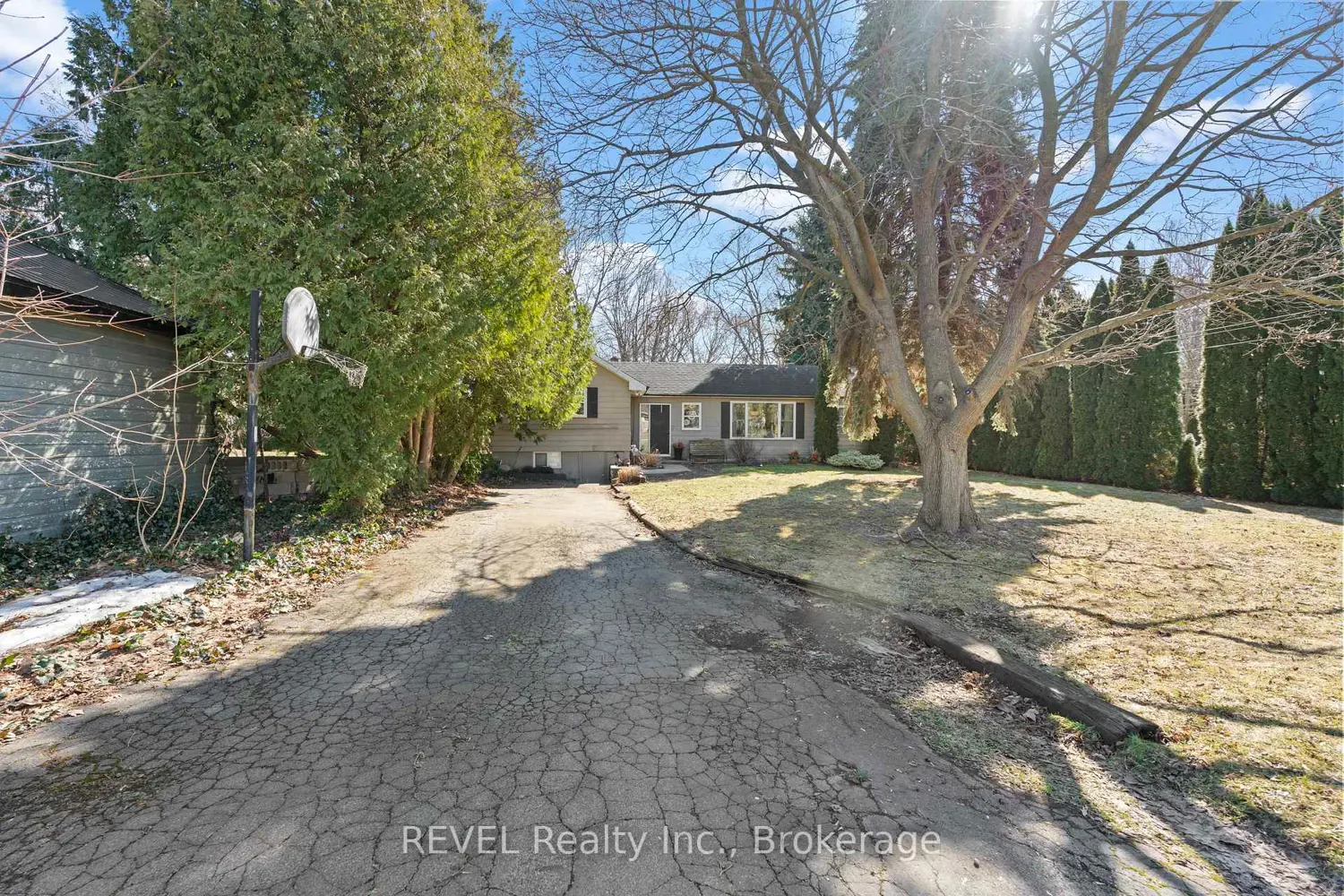 Additional image 3 of 639 Penner Street