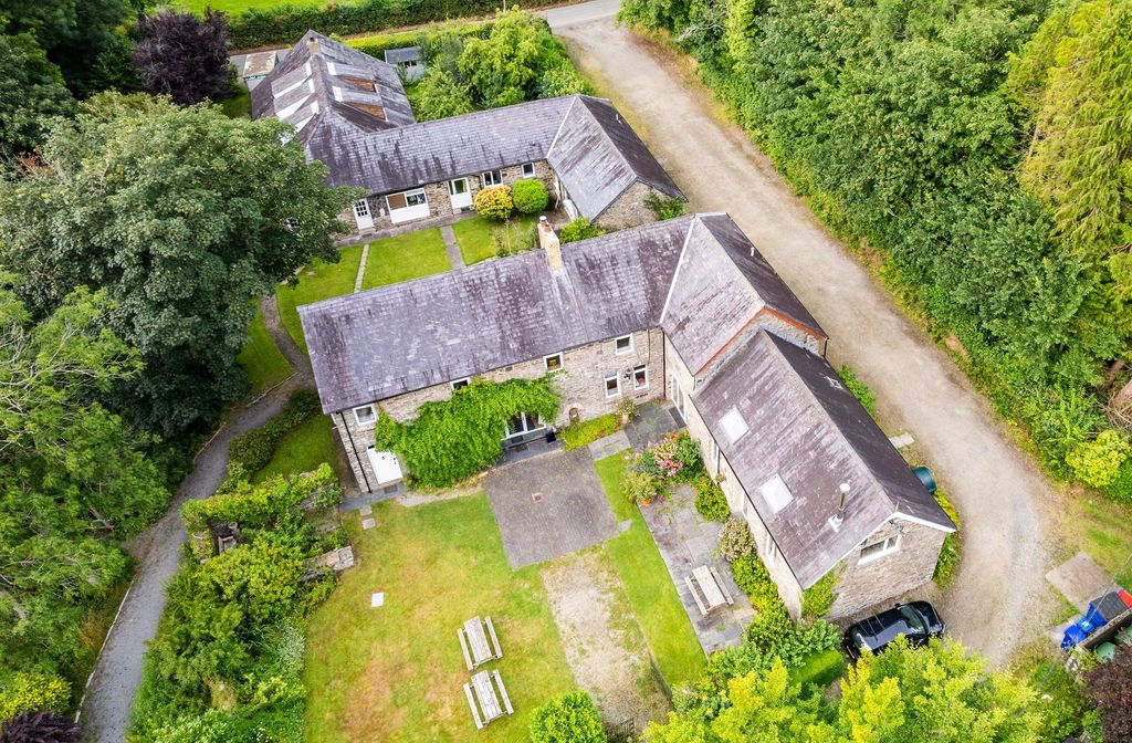 26 bed property for saleMaesycrugiau, Pencader SA39