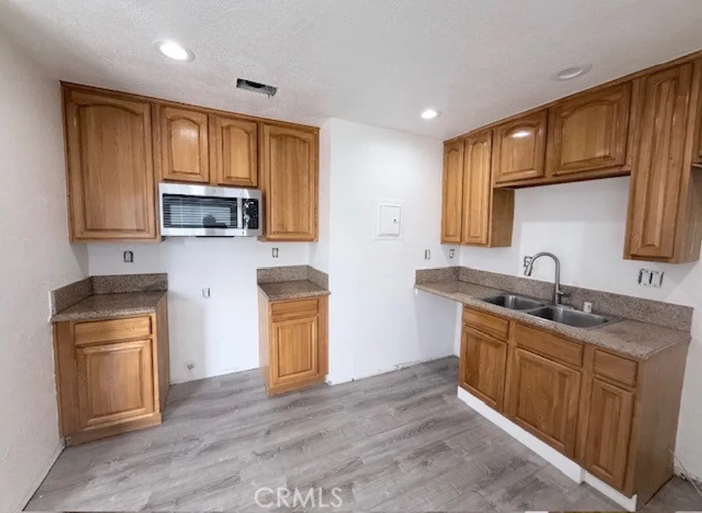 Additional image 3 of 1072 N Clifford Ave Unit C, Rialto, CA 92376